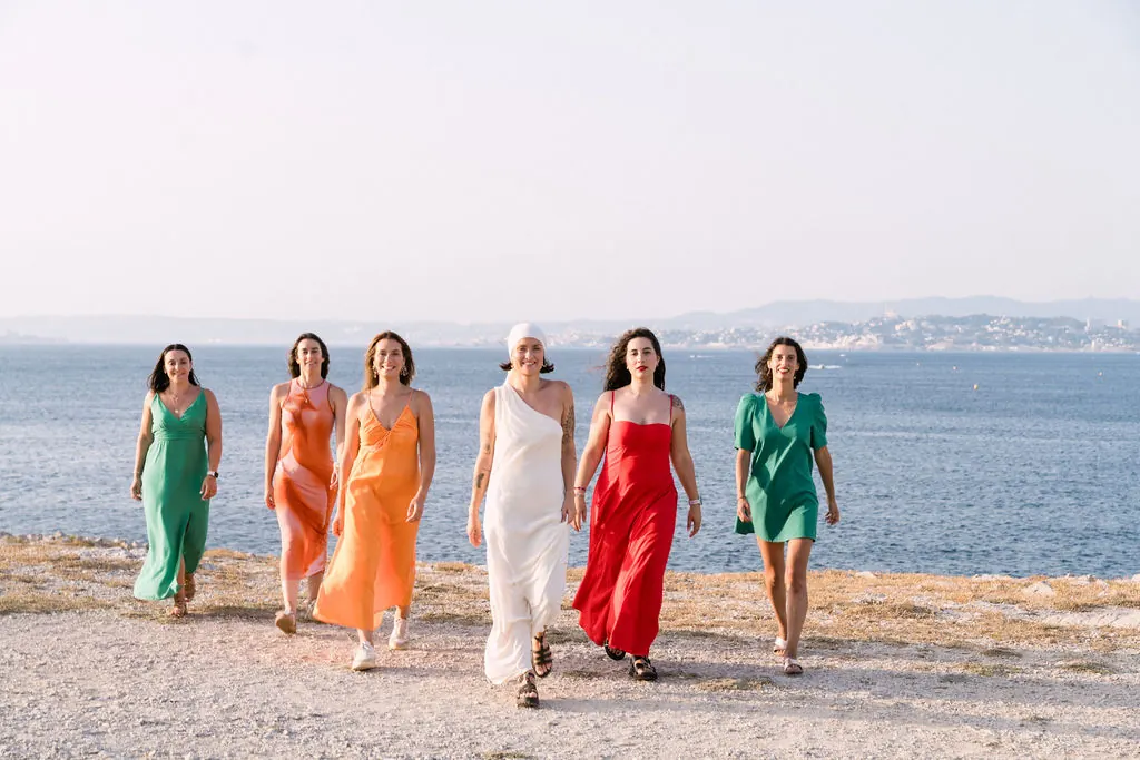 Séance photo EVJF à Marseille au coucher du soleil - photographe enterrement vie jeune fille