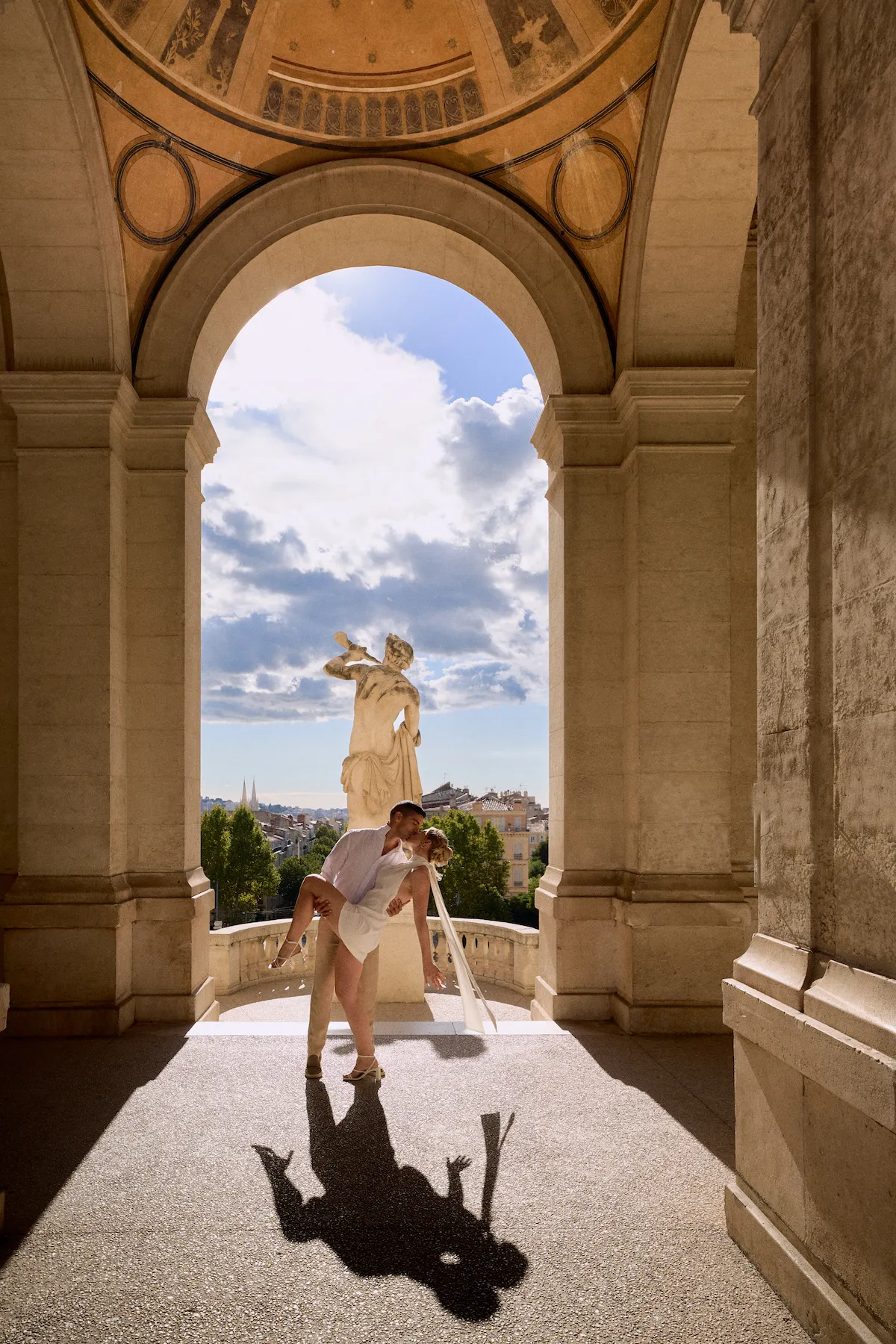 Couple photoshoot at Palais Longchamp Aix-en-Provence — dramatic architecture portrait