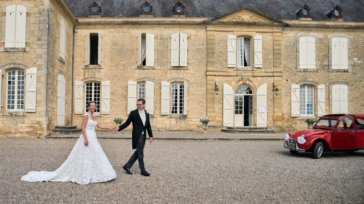 Intimate couple moment at Château de Lacoste, Dordogne