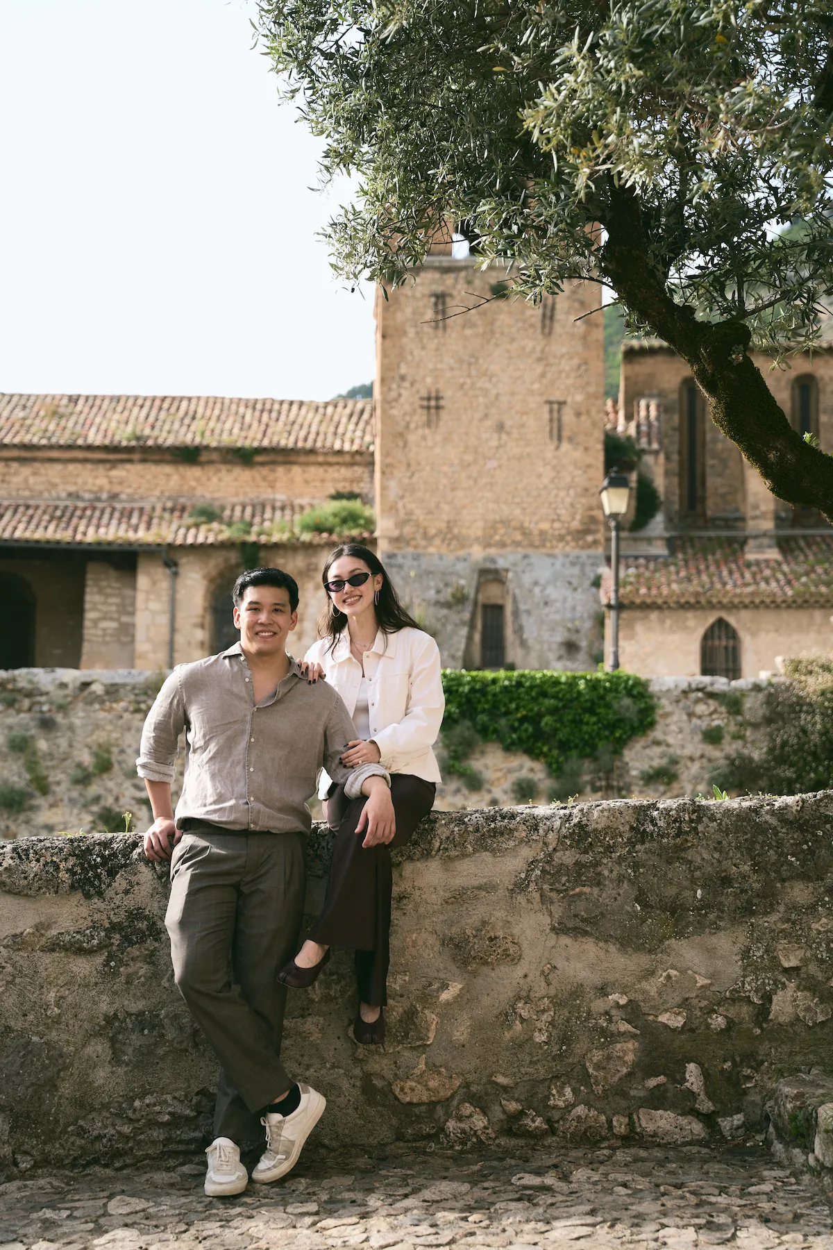 Couple photo session in Moustiers-Sainte-Marie — medieval village portrait Provence